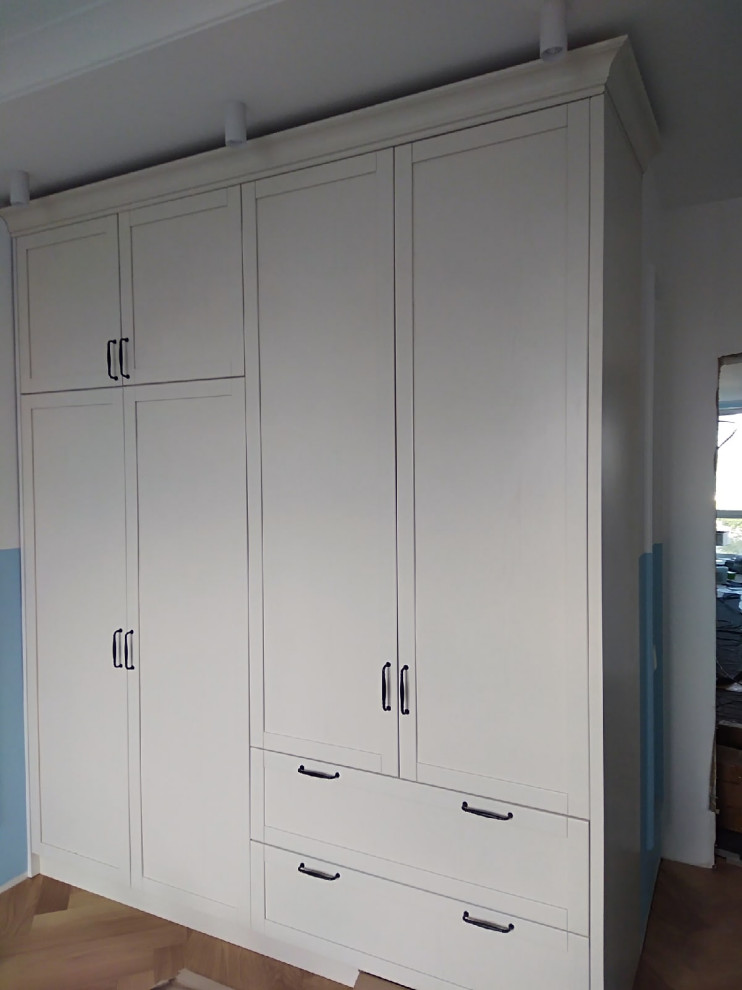 Шкаф в детскую из массива дуба Модерн