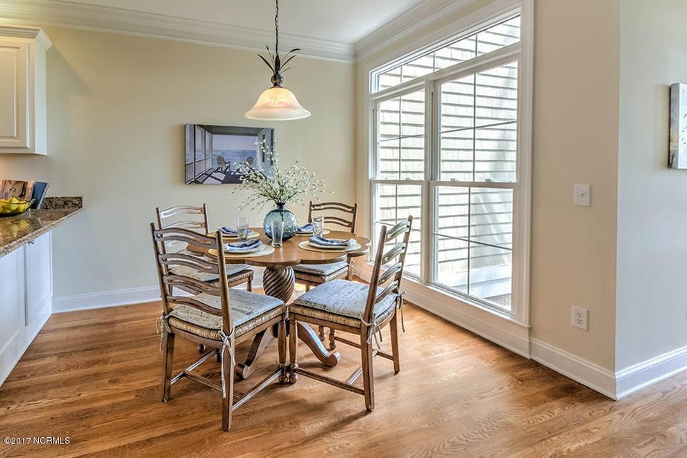 Dining room - transitional dining room idea