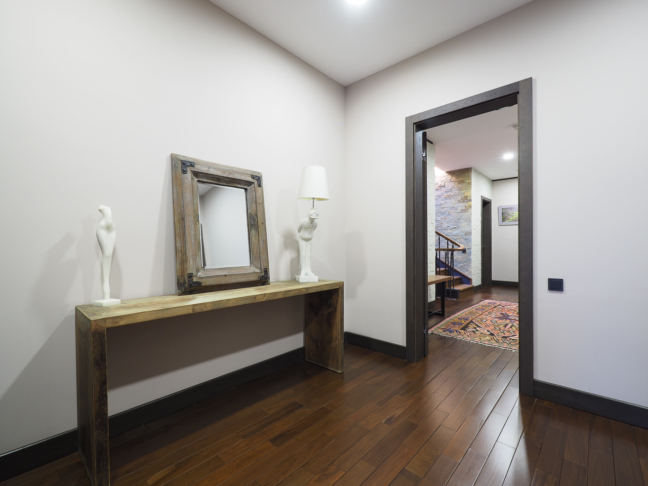 Холл в спальной зоне хозяев на втором этаже