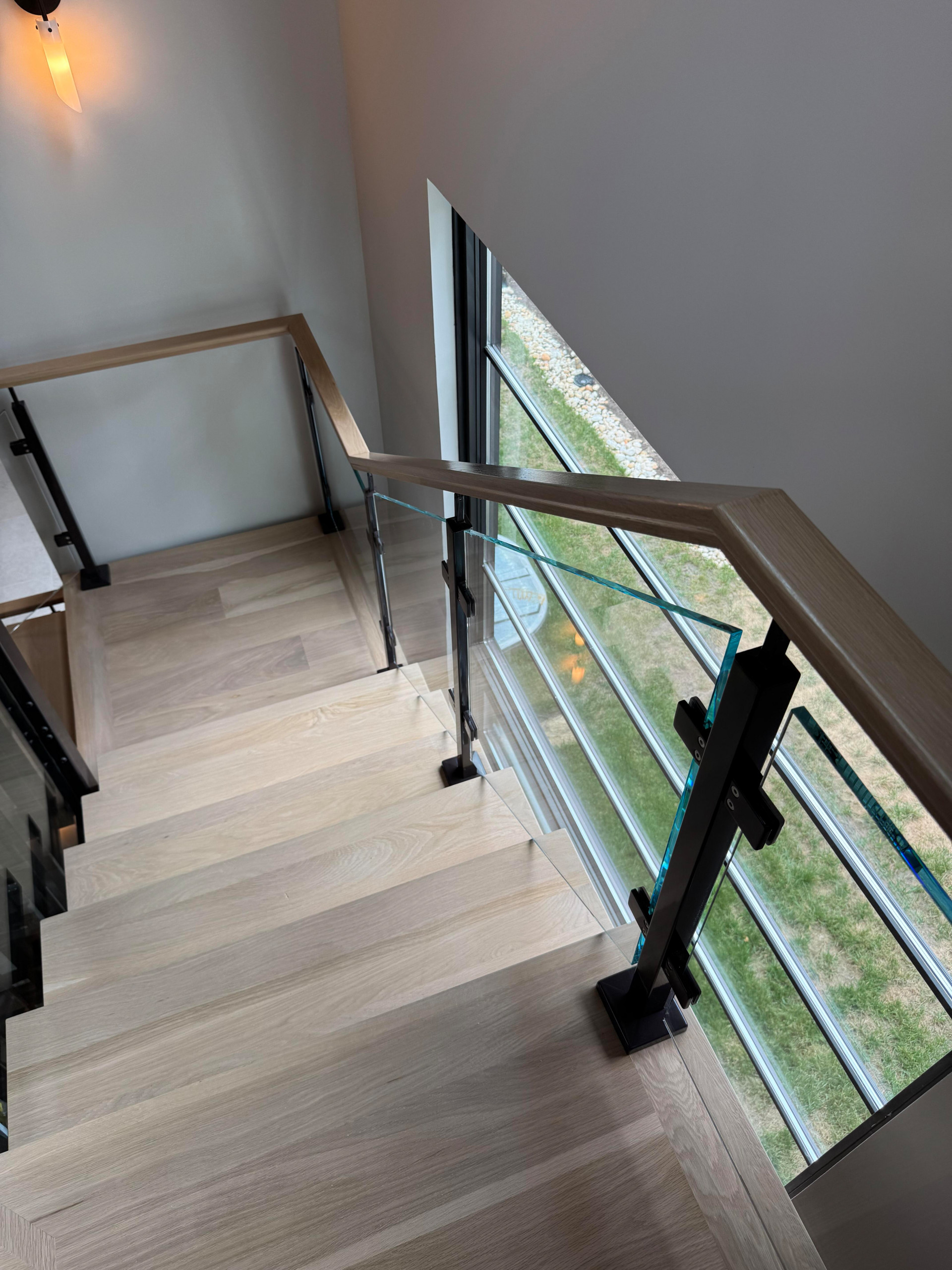 136_Modern Mono-Beam Encircling Glass Elevator, Bethesda, MD 20814