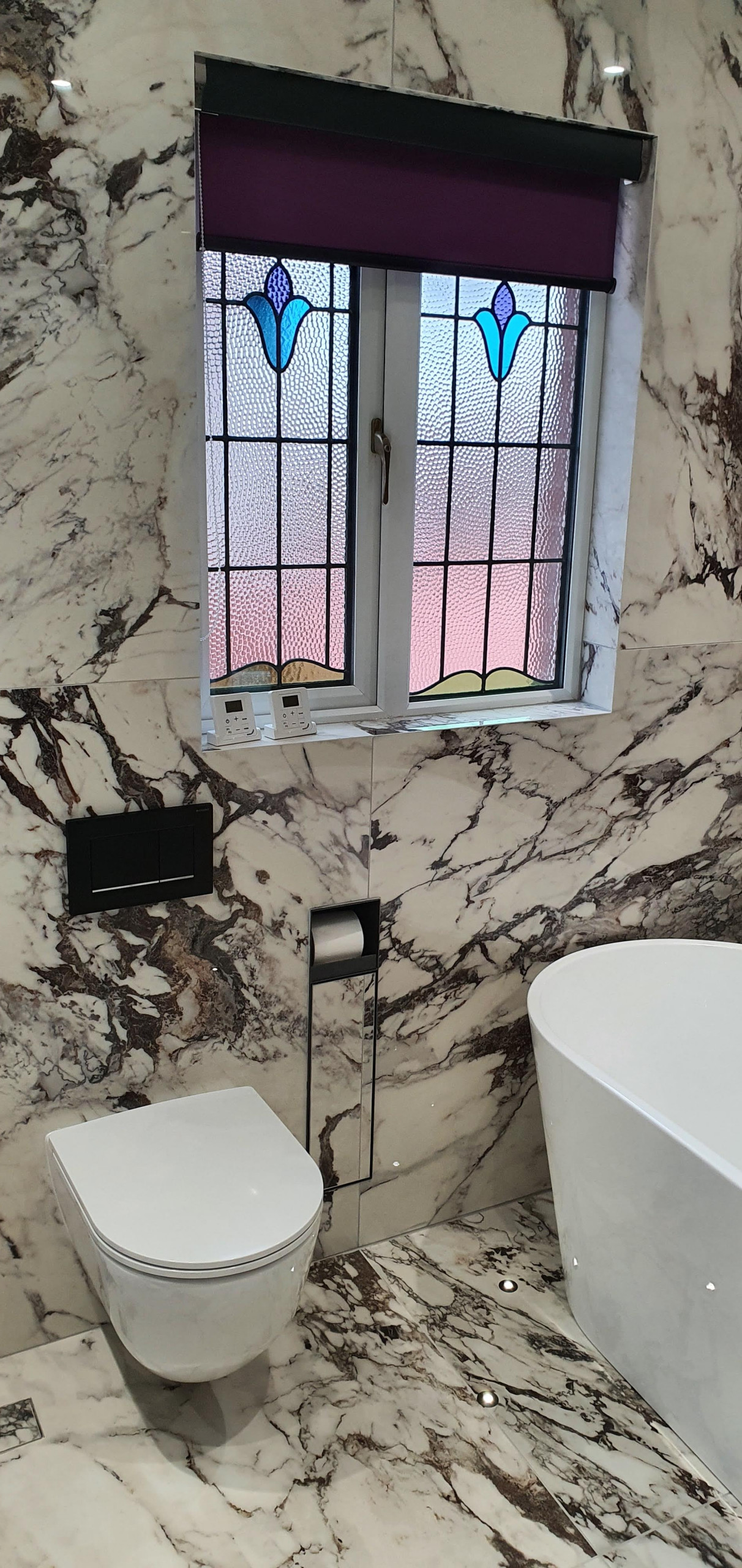 Bathroom with large format tiles