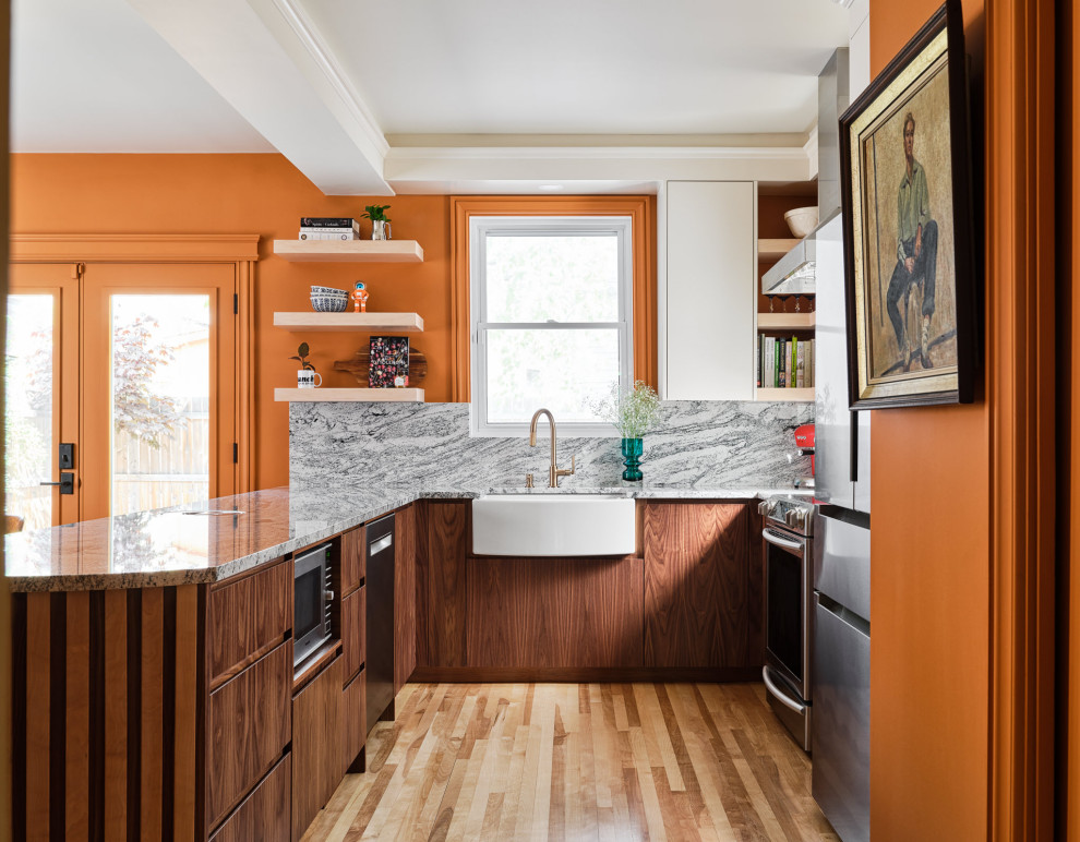 Example of an eclectic kitchen design