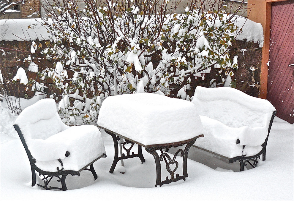 Patio im Innenhof With Natursteinplatten in Dresden