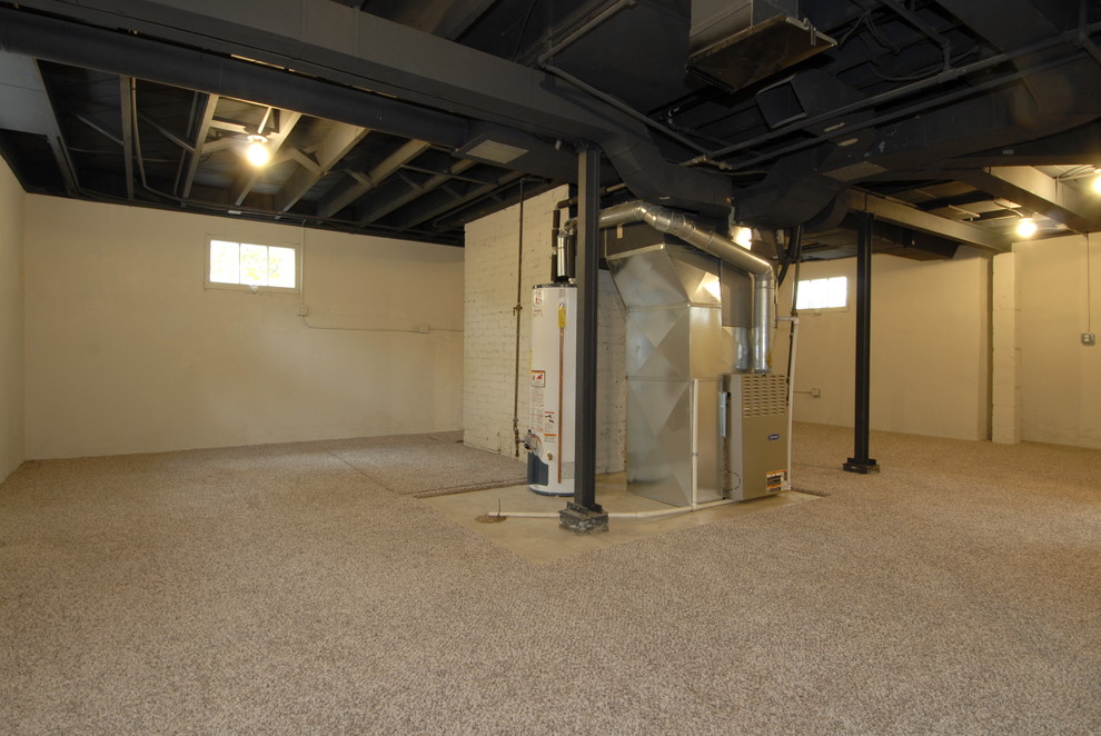 Photo of a traditional basement in Chicago with beige floor.