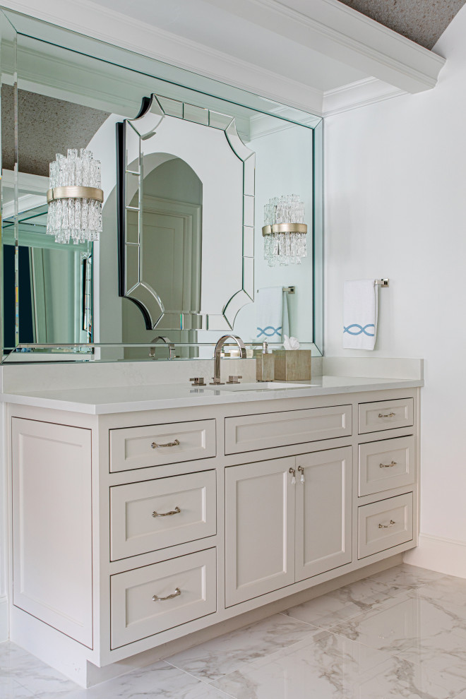 Home design - transitional home design idea in Dallas