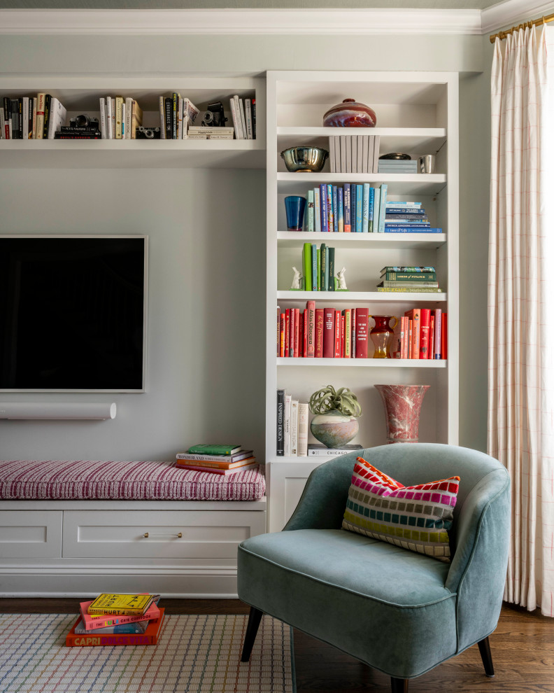 Example of a transitional home design design in Chicago