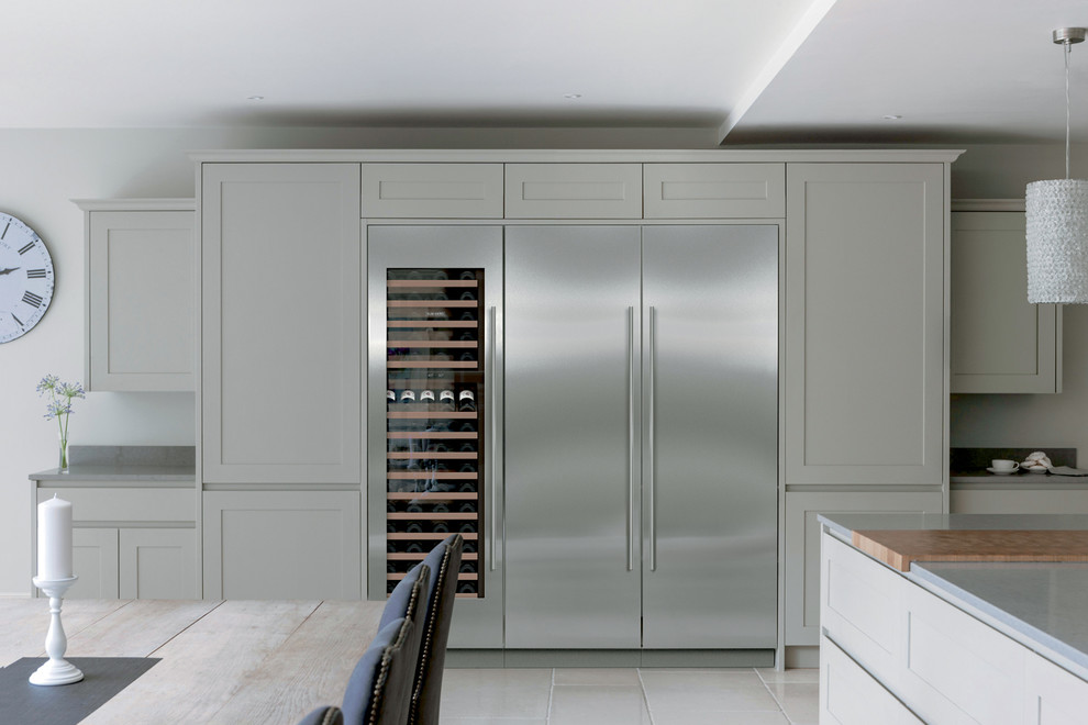 Transitional kitchen photo in Miami