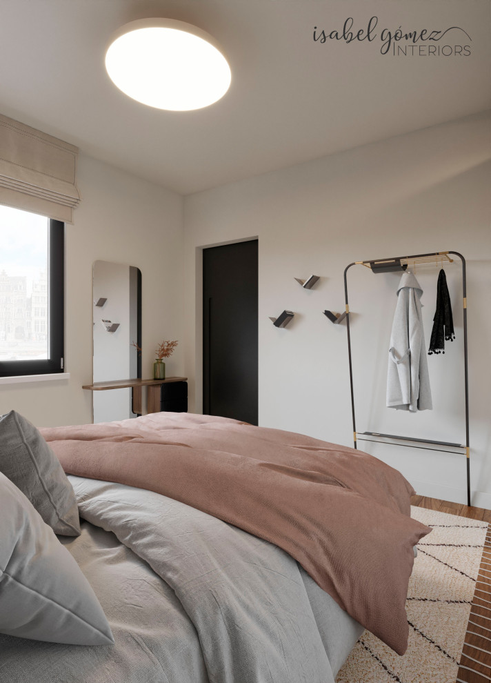 Ispirazione per una camera da letto minimal con pareti grigie, pavimento in bambù e carta da parati