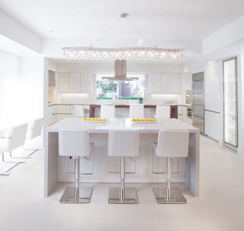Design ideas for an expansive contemporary u-shaped eat-in kitchen in Houston with flat-panel cabinets, white cabinets, white splashback, stainless steel appliances, a double-bowl sink, quartz benchtops and multiple islands.