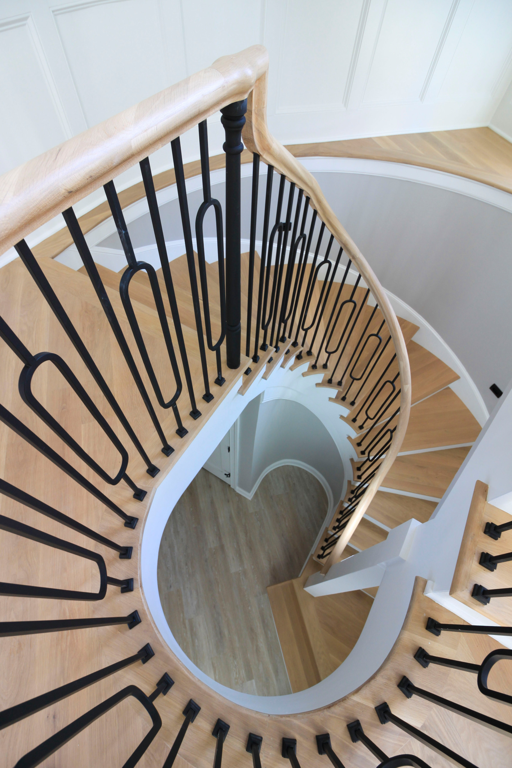 95_Remarkable and elegant floating elliptical staircase, McLean, VA 22101