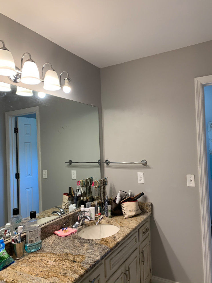 Transitional home design photo in Atlanta