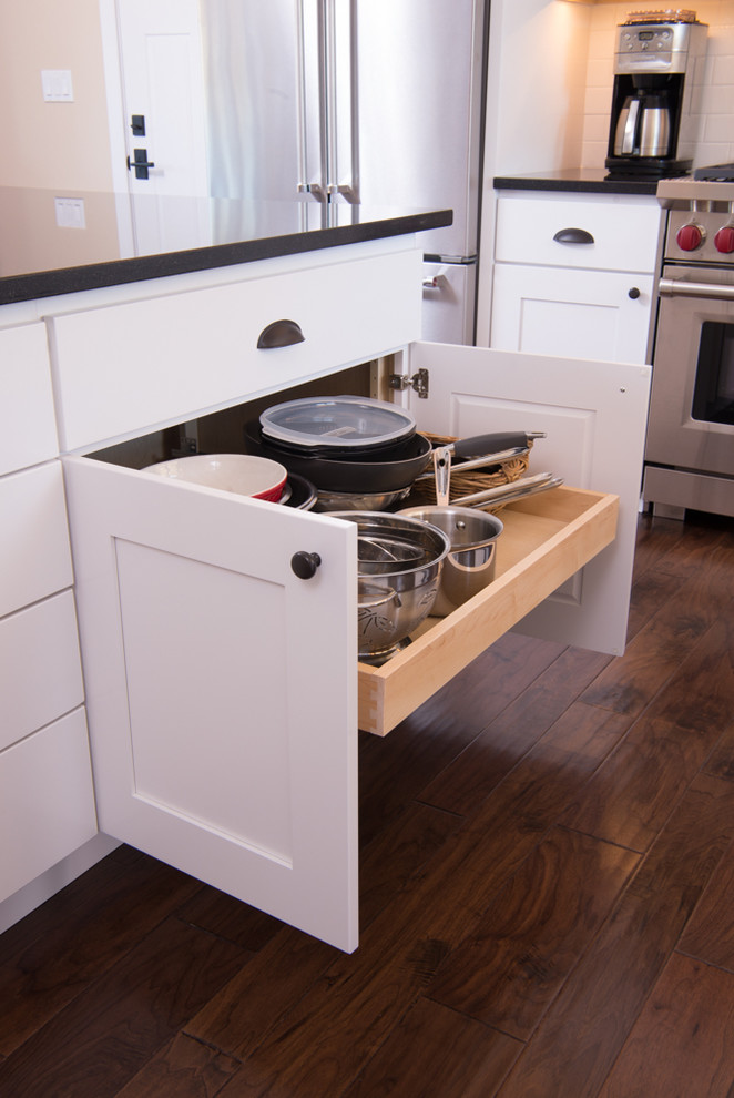 Kitchen - transitional kitchen idea