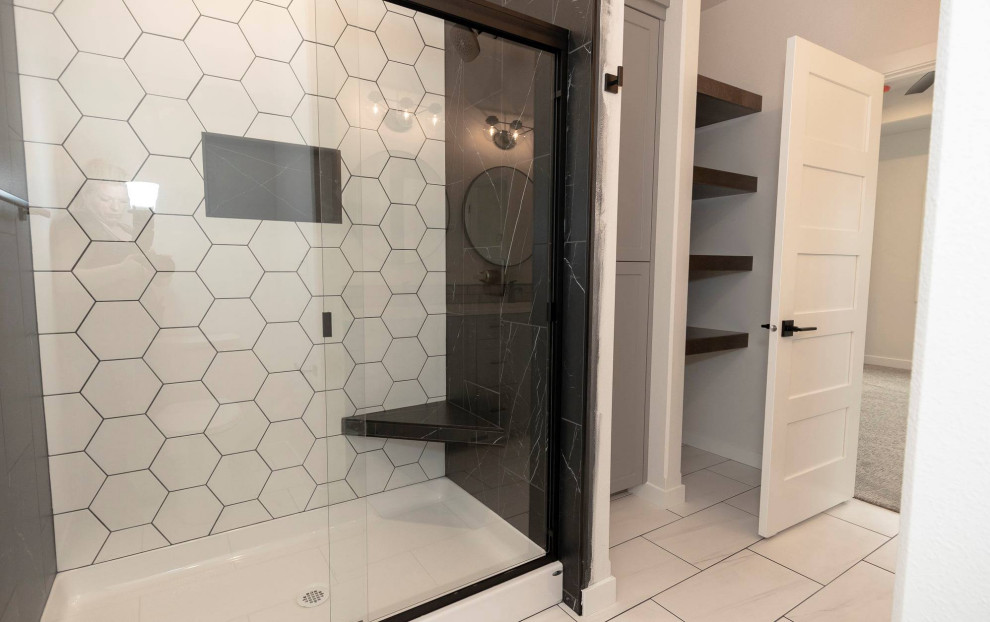 Bathroom - transitional bathroom idea