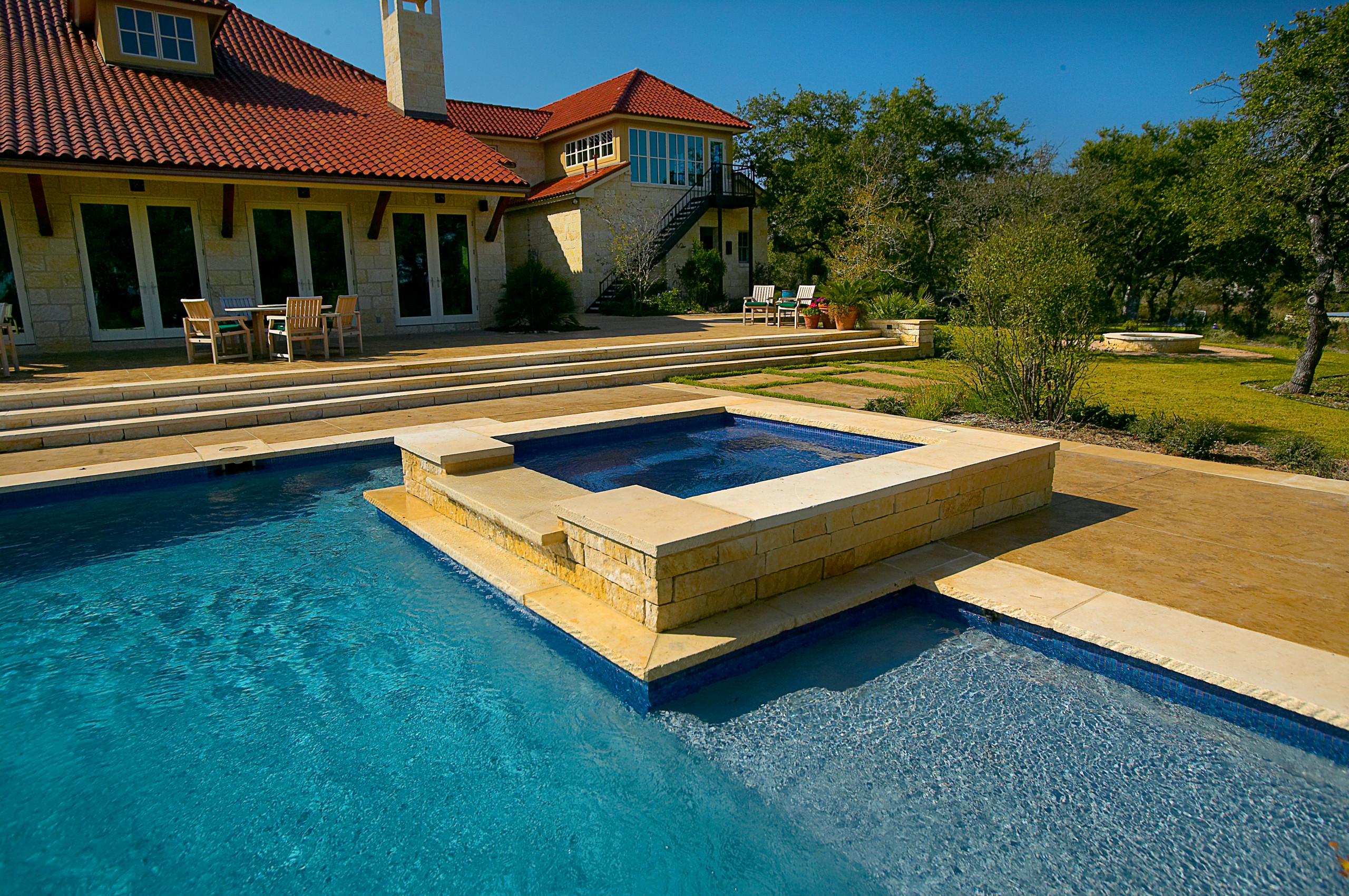 Boerne Large Rectangle Diving Pool/All Tile Spa/Outdoor Living