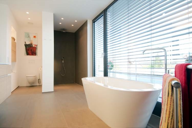 Photo of a contemporary bathroom in Dusseldorf.