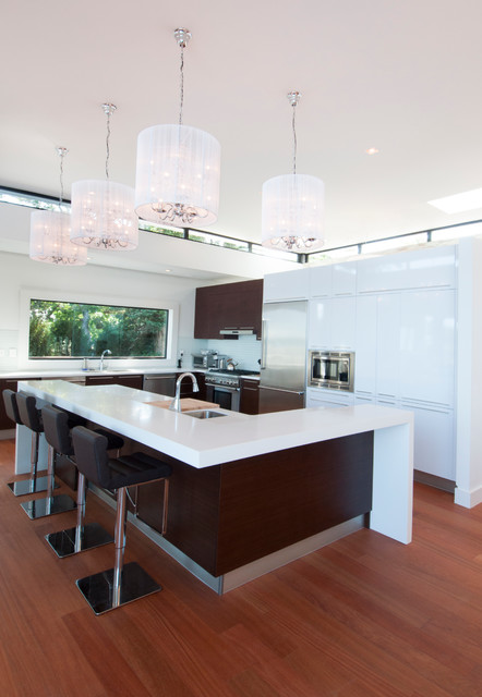 Hamptons Waterfront contemporary-kitchen