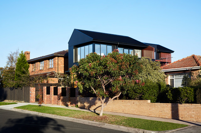 Brodecky Hpuse: Street Perspective trendy-hus-og-facade