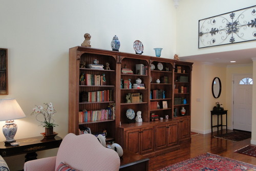 Is there a rule about a foyer table's height?