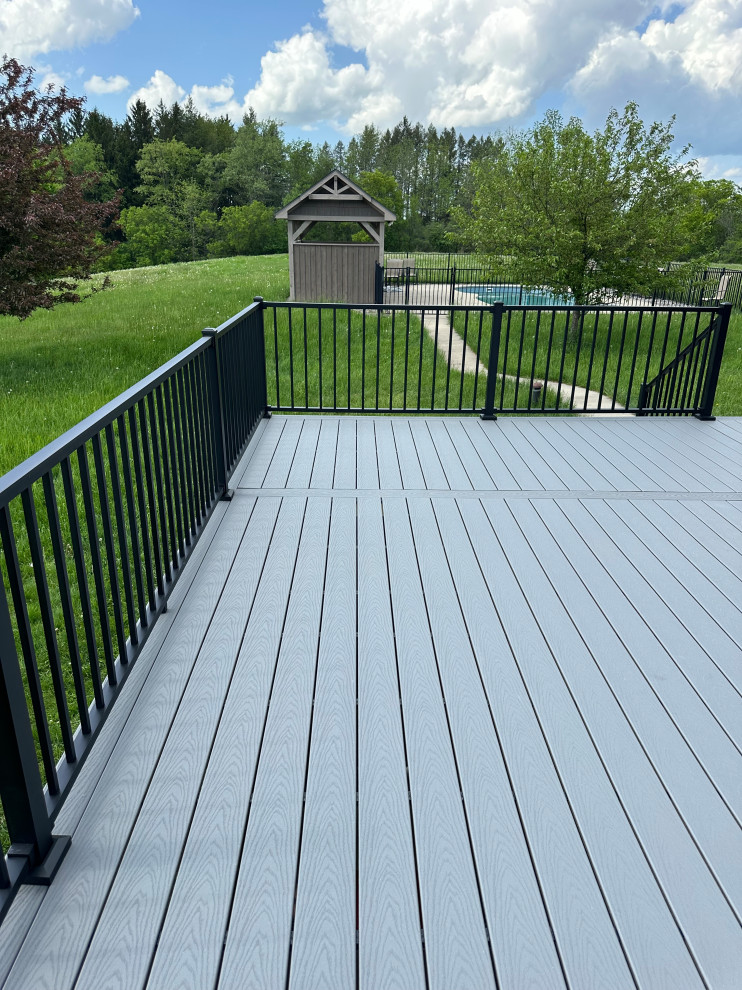 Trex Deck with Trex Signature Aluminum Railings with Square Balusters