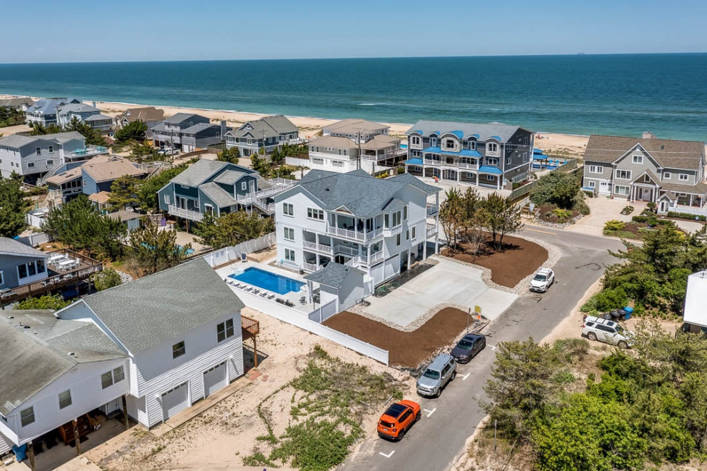 (2021) Great White Shack