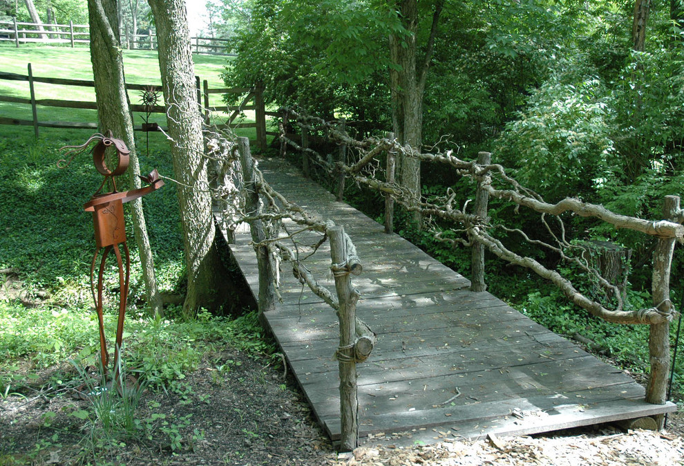 Photo of a rustic landscaping in Cincinnati.