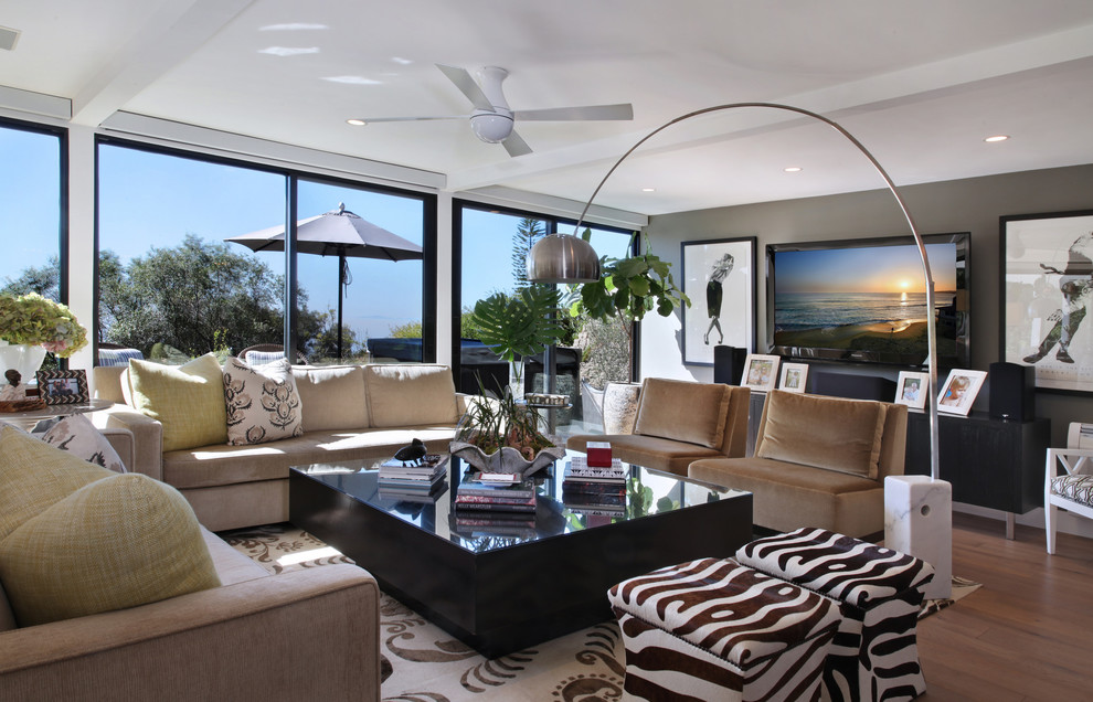 Home design - transitional home design idea in Orange County