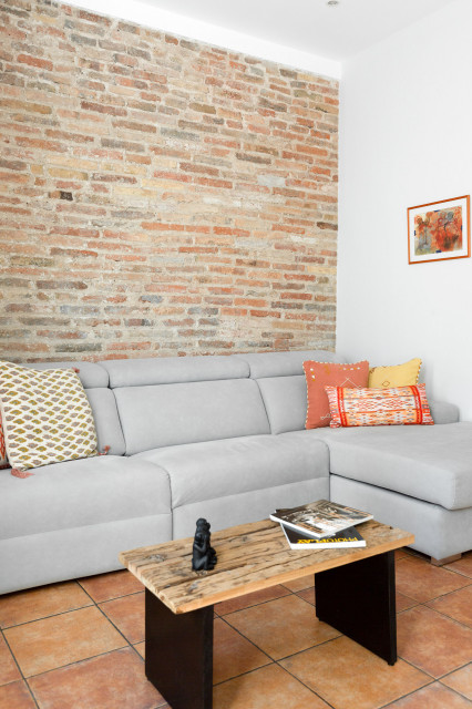 BAJO SOLEADO contemporary-living-room
