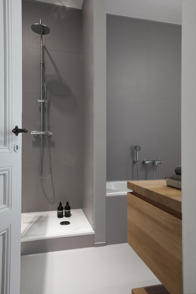 This is an example of a large traditional bathroom in Frankfurt with white walls, light hardwood floors and wood benchtops.