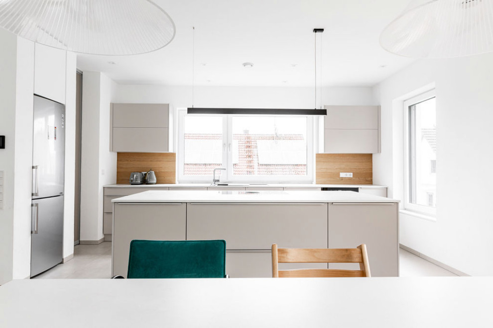 Photo of a medium sized contemporary galley kitchen/diner in Frankfurt with an island.
