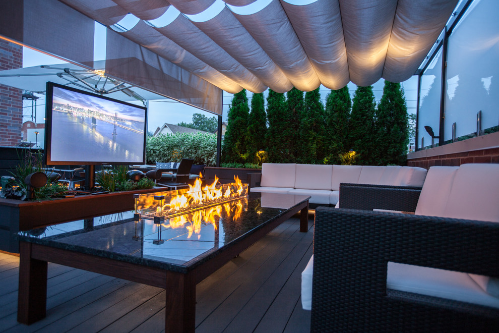 Outdoor kitchen deck - mid-sized transitional rooftop outdoor kitchen deck idea in Chicago with a pergola