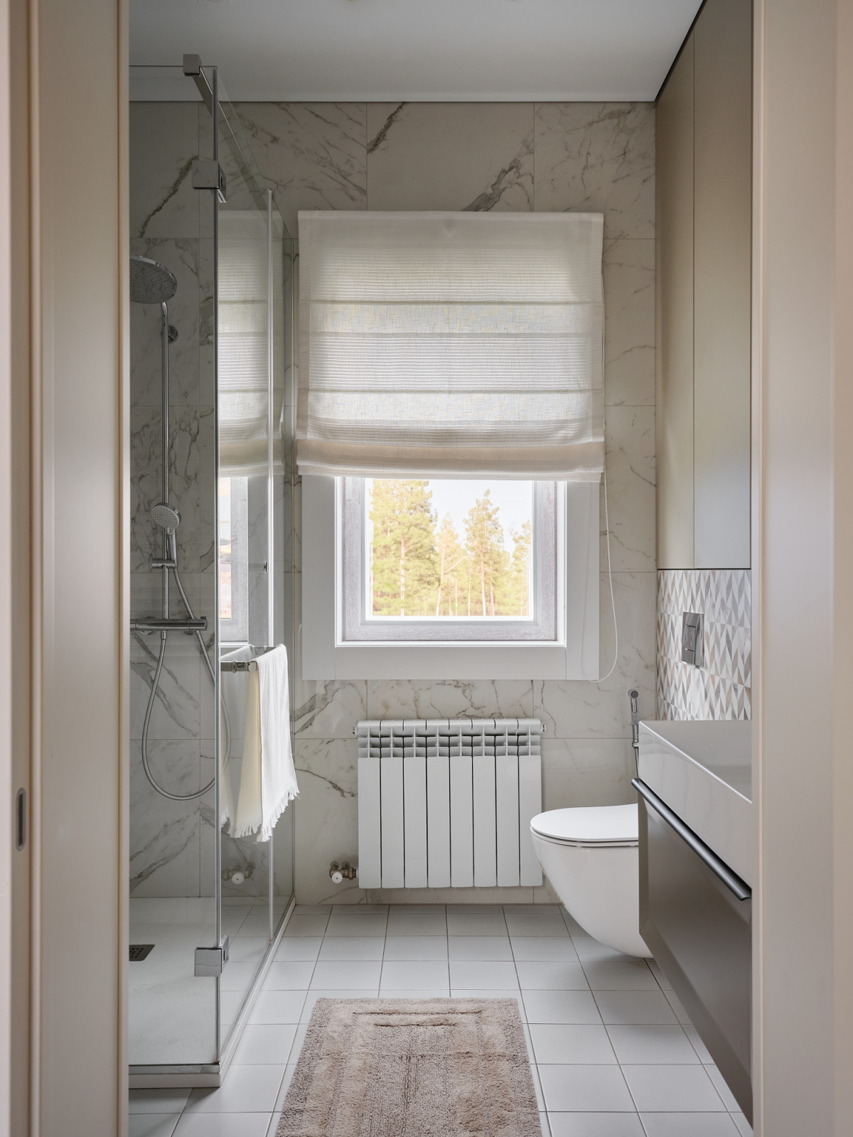 Интерьер двухэтажного дома из клееного бруса со вторым светом