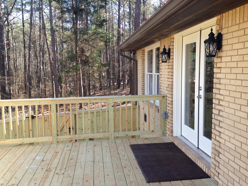 Inspiration for a transitional home design remodel in Atlanta