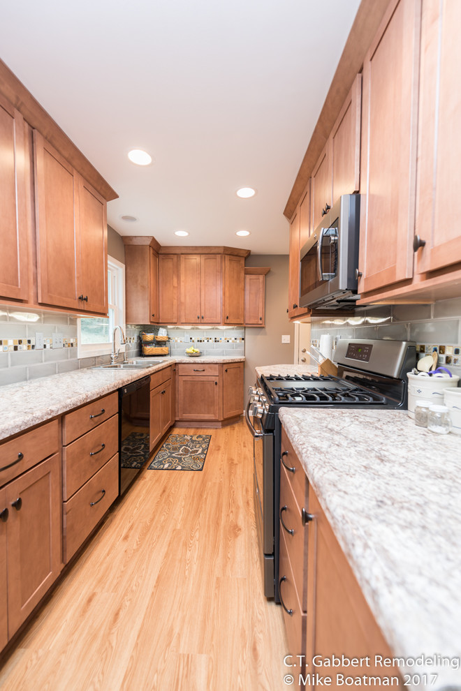 Transitional kitchen photo in Chicago