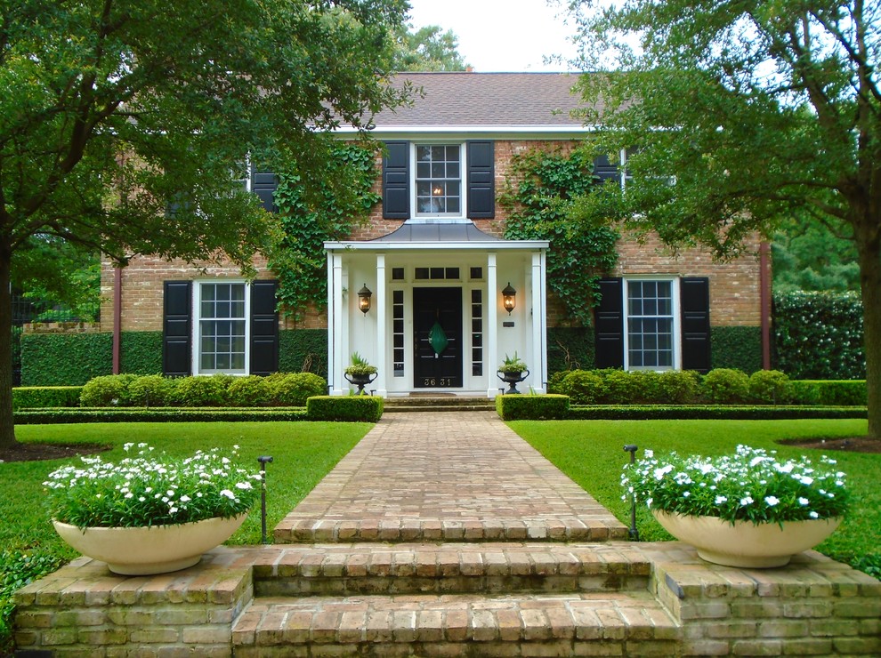 Inspiration for a traditional home design in Houston.