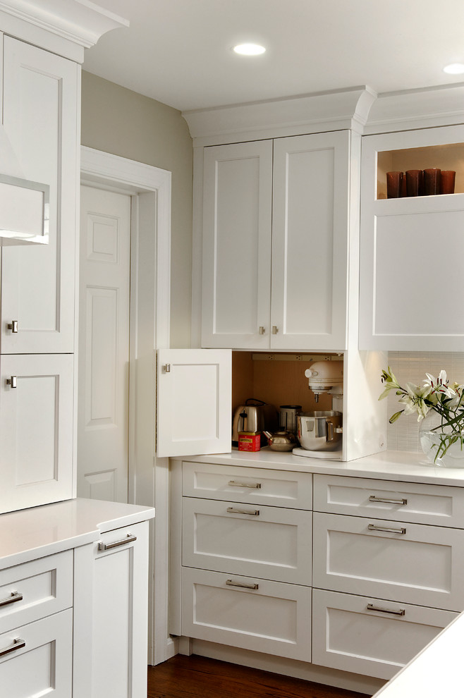 Kitchen - transitional kitchen idea in DC Metro