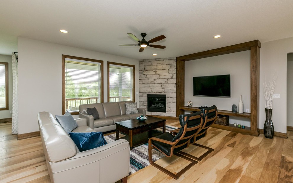 Home design - transitional home design idea