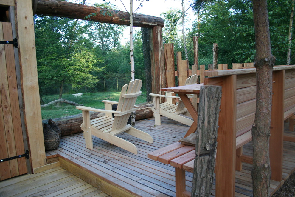 This is an example of a country deck in Paris.