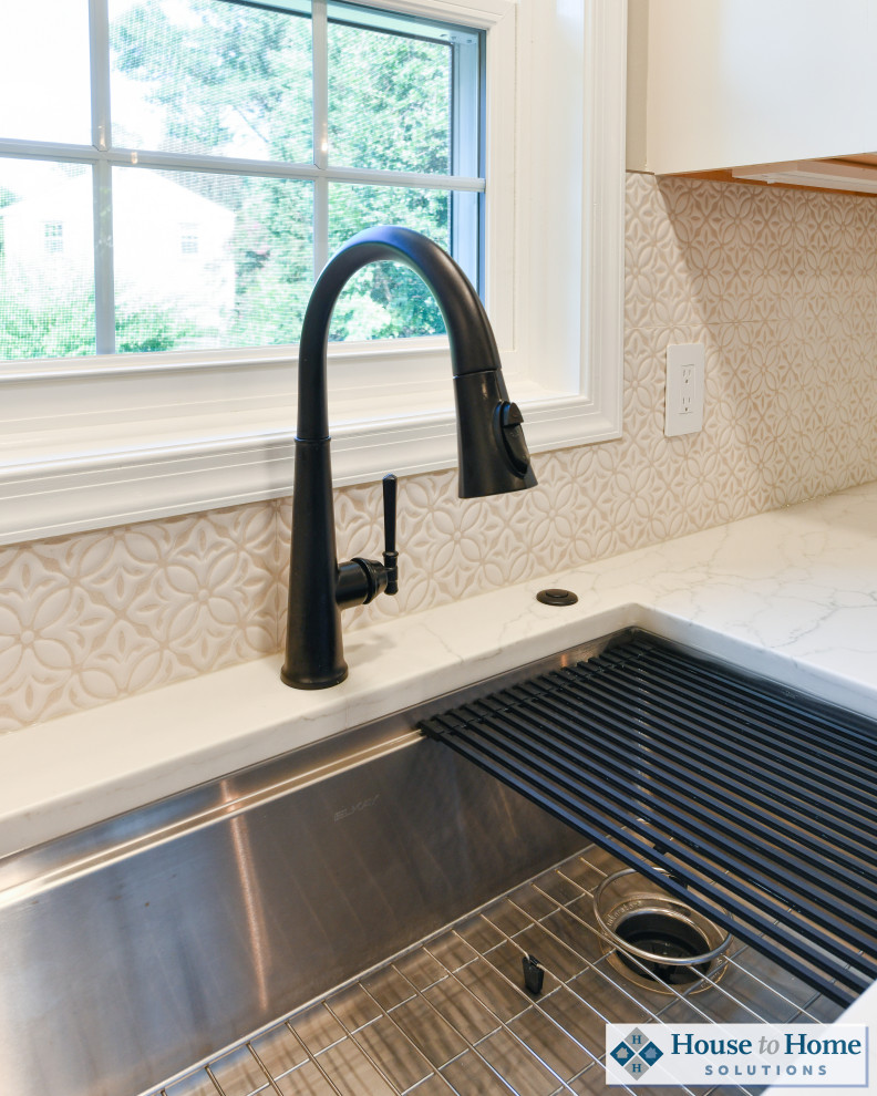 Kitchen - transitional kitchen idea in DC Metro