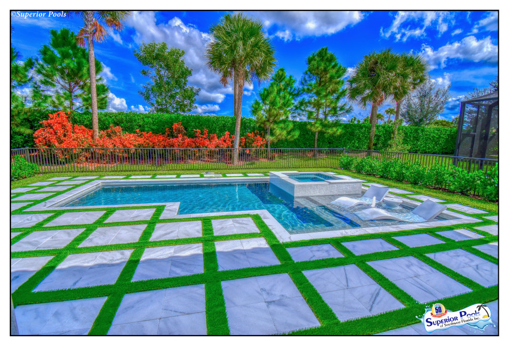 Design ideas for a mid-sized modern courtyard custom-shaped natural pool in Tampa with a pool house and decking.