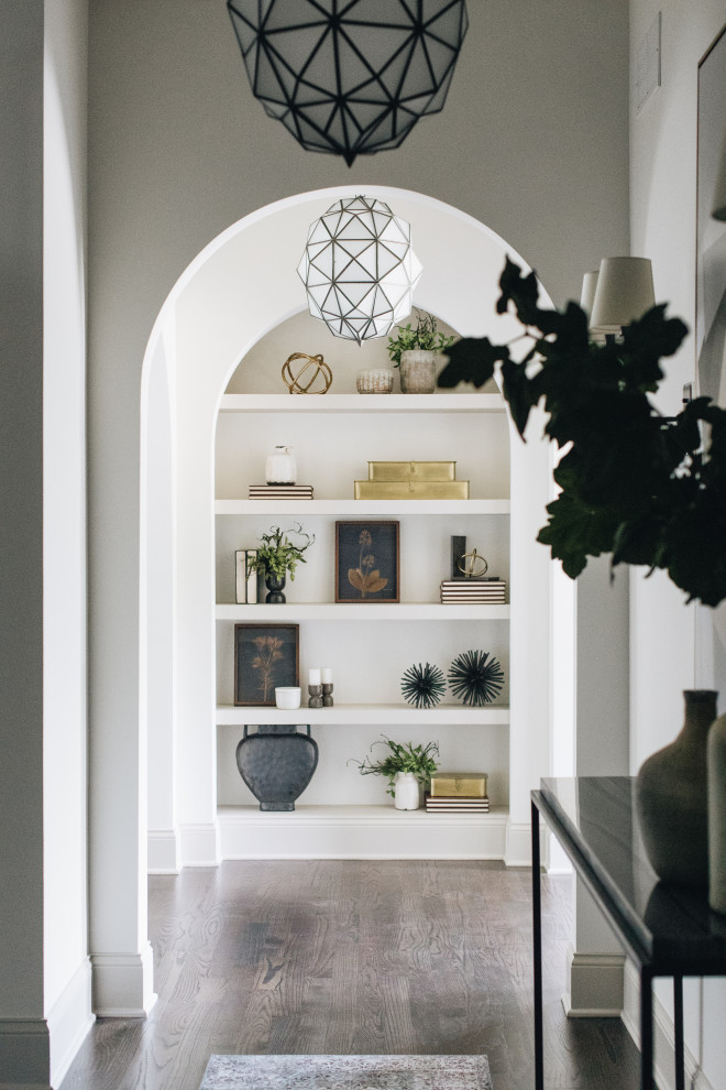 Example of a transitional home design design in Chicago