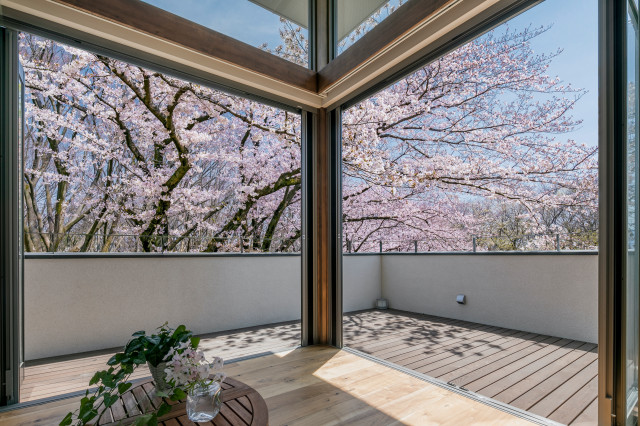 ウッドデッキ②（桜） moderno-terraza-y-balcon