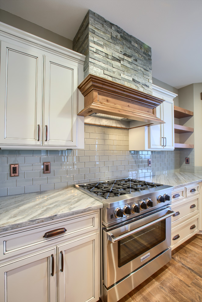 Mountain style kitchen photo in Seattle