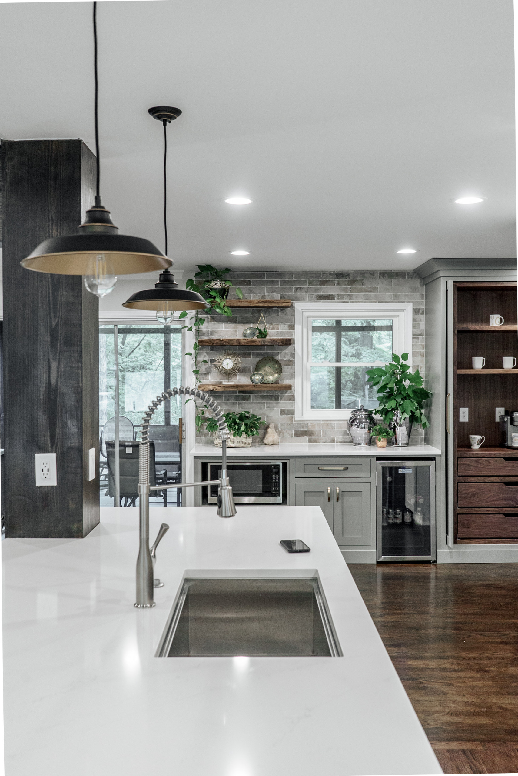 ATLANTA - Modern Rustic Warm kitchen