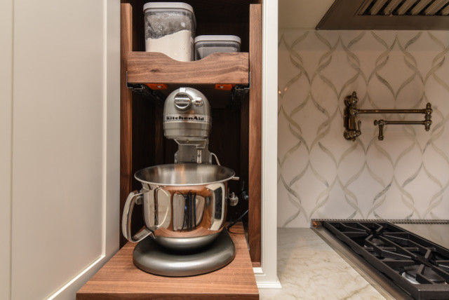 Inspiration for a transitional kitchen remodel in Chicago