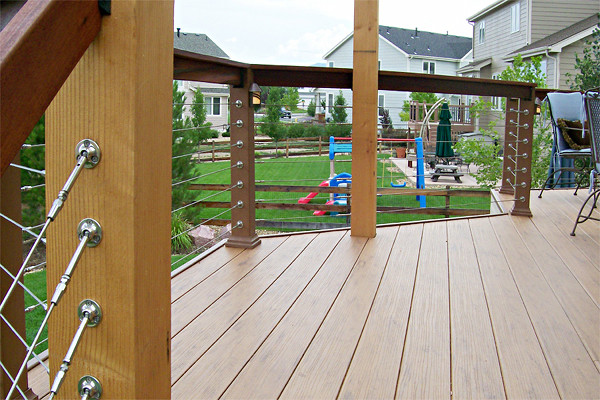 Design ideas for a contemporary deck in Houston.