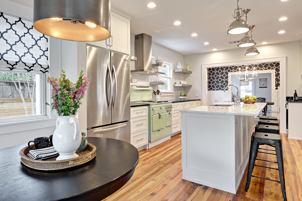 Kitchen - transitional kitchen idea in Austin