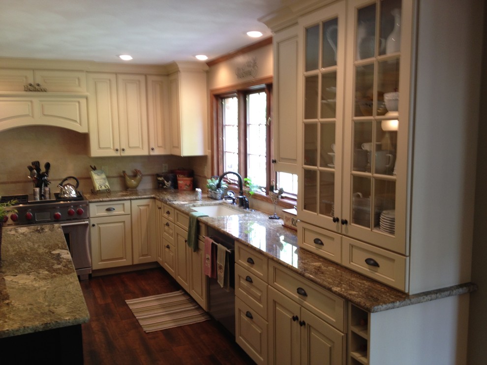 Kitchen - kitchen idea in St Louis