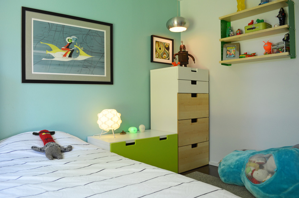 Photo of a midcentury kids' room for boys in Dallas.