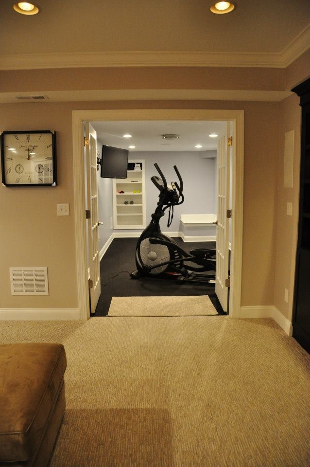 Photo of a traditional home gym in Philadelphia.