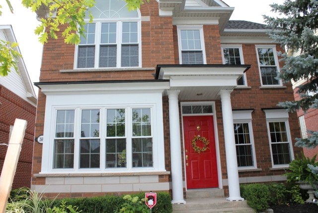 Home design - transitional home design idea in Toronto